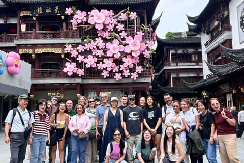 Zhujiajiao Water Town + Yu Garden + City God Temple + de Bund dagtour