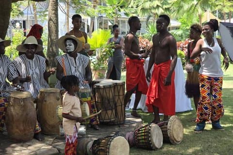 Afrikaanse dans en Djembe percussie optreden