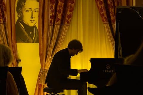 Concierto de piano de Chopin en la Galería Chopin con una copa de vino