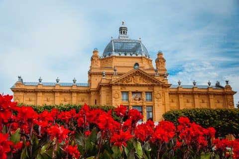 TOUR ZAGREB : Historia, Patrimonio, y Licores Celestiales