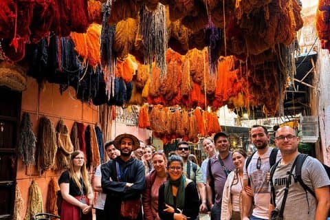 Marrakech : Bahia Palace, Saadian Tombes, Medina & Souks Tour