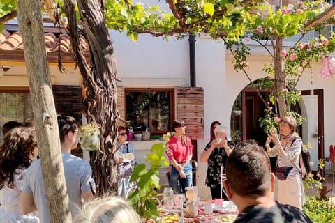 Paseo guiado por las colinas de Verona con comida vegetariana de temporada