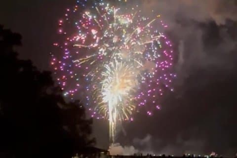 Tour en kayak con delfines y fuegos artificiales nocturnos