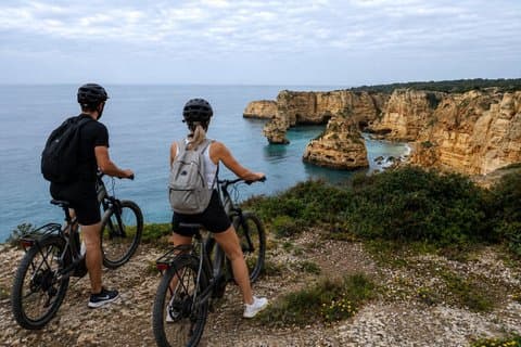 Tour en bicicleta eléctrica: sendero Sete Vales Suspensos (Marinha y Benagil)