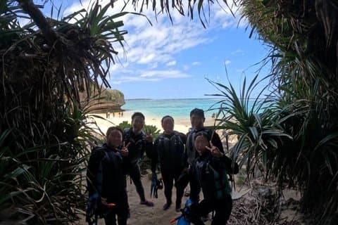 沖縄ブルーオーシャン貸切シュノーケリングツアー-家族みんなで