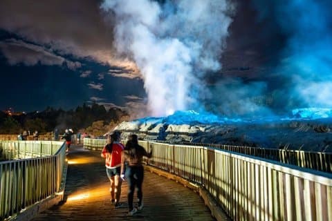 Auckland to Rotorua Te Rā, Dinner + Haka Deal & Hamilton Gardens