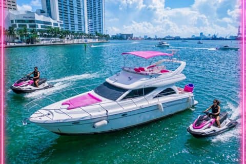 50ft Pink Hello KItty Yacht + 2 Jetki inclusi | A Miami