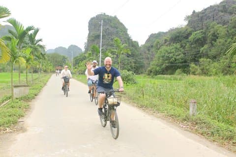 Ninh Binh E-Bike Tour: Tam Coc Rural Life and Dundj Valley Escape
