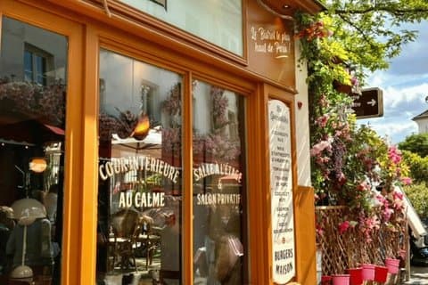Paseo de arte por París Montmartre con visita privada degustación de panadería
