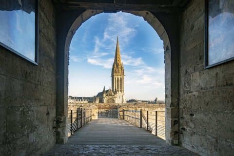 Hello Caen : Privat 2 - Hour Intro Stadsvandring med Local Guide