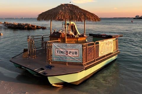 Hoteller i nærheden af Private Tiki Pub Floating Sunset Cruise at Crab Island