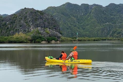 Cat Ba Kajaktur i Mangroveskogar och utforska Thien Long Cave
