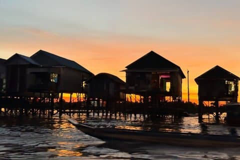 Kampong Kleang Sunset Serenity-Een Premium Drijvende Dorpstour