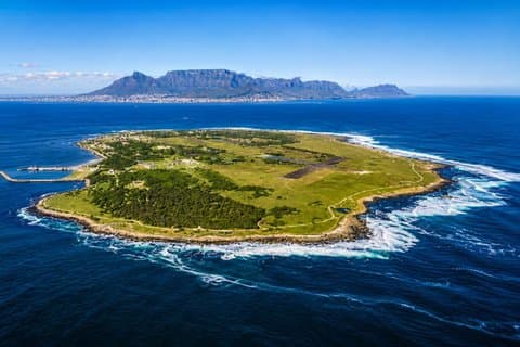 Cape Town: Guided Robben Island and Table Mountain Tour