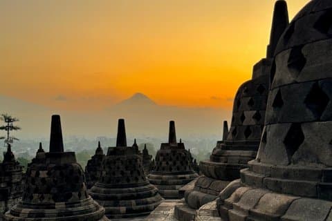 Von Yogyakarta : VIP Borobudur Tempel Sonnenaufgangstour mit Frühstück