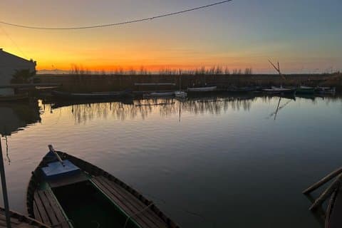バレンシア発のアルブフェラ湖での夕日鑑賞とボートトリップ