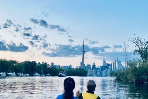 Vue nocturne de Toronto Skyline depuis mon canot