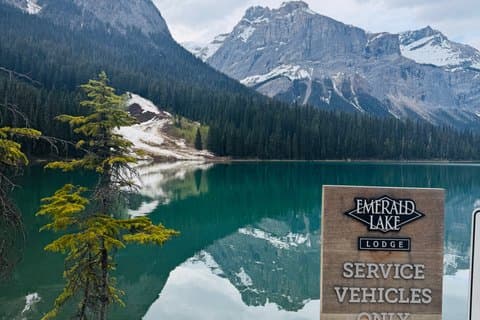 Hotell i nærheten av Yoho National Park Premium Luxury Day Guided Tour