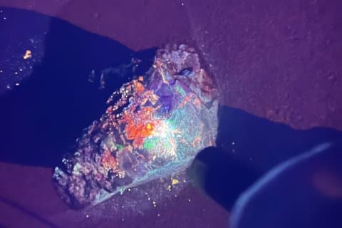 Advanced Midwave UV Mineral Tour in Bisbee