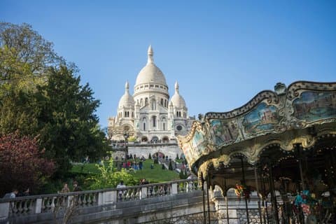 Tour en grupo pequeño de Montmartre con degustación de vinos y quesos