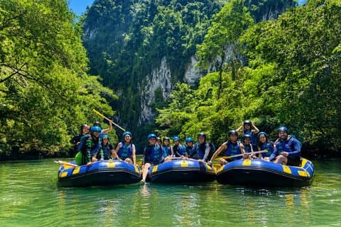Rafting, fotturer og grottevandring i Rio Claros turkise vann!