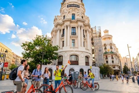 Recorrido guiado en bicicleta por Madrid: Plaza Mayor, Parque del Retiro y más