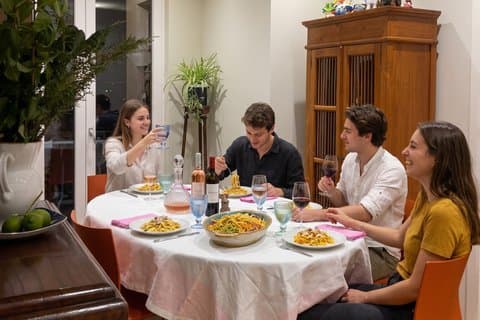 Classe de cozinha autêntica em casa de Bari com vinho e receitas locais