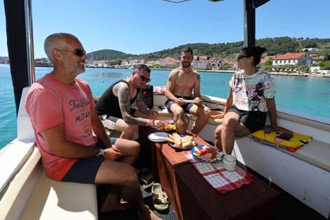 Zadar Croácia Tour de barco para Uskok Beach