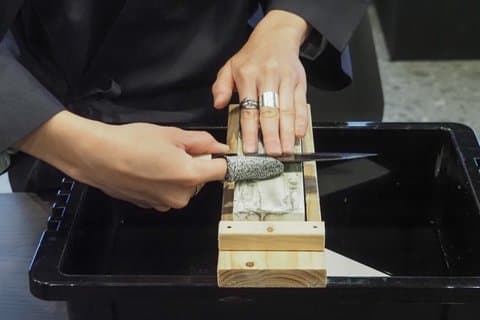 Faites votre propre couteau à Osaka (Affûtage et gravure)