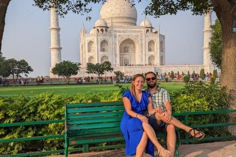 From Delhi: 2-Day Taj Mahal Sunrise Tour with Fatehpur Sikri