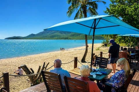 Restauranter i nærheten av Cape Gloucester Escape Coastal Bars and Beaches Tour