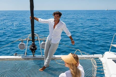 Croisière privée en catamaran à Athènes, cuisine grecque et transferts à l'hôtel
