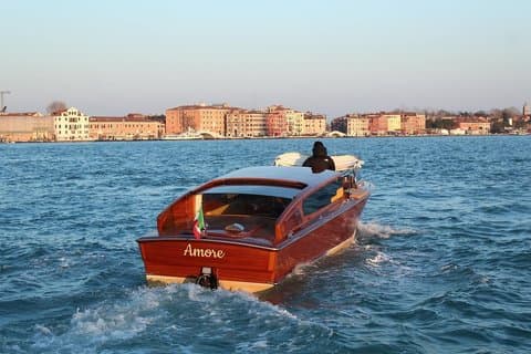 Venice Grand Canal Boat Experience with Historian