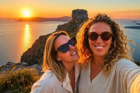 Private Custom-Made Santorini Tour with Local Guides – 4 Hours