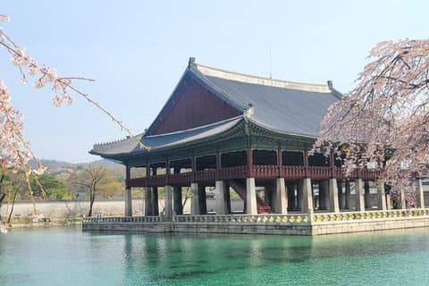 SEOUL ROYAL HERITAGE : Gyeongbok Palace, Insadong,Namsan Cablecar