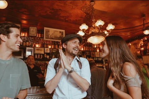 10 proeverijen: tapas- en wijntour in Madrid met live gitaar.