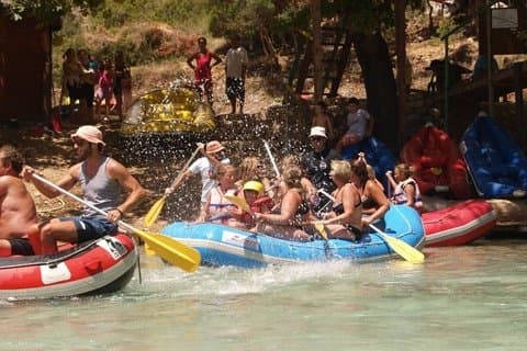 Fluss Acheron : Rafting, Reiten und Flusstrekking