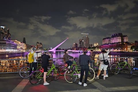 Excursão Noturna de E-Bike em Buenos Aires