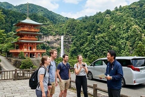 Excursão de peregrinação Kumano Kodo com guia e veículo licenciados