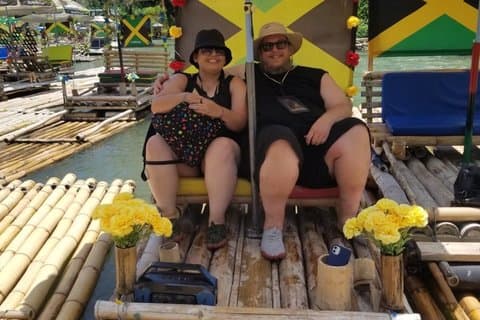 Tilpasset Happy Hour Bambus Rafting + Limestone Massage + Shopping