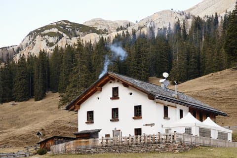 Cortina d'Ampezzo Malga Ra Stua — Fácil paseo y comida local