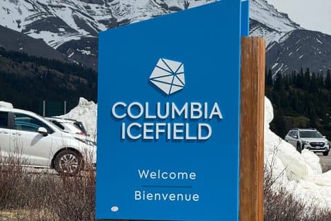 Canadian Rockies Premium Tour Optional Columbia Icefield Skywalk