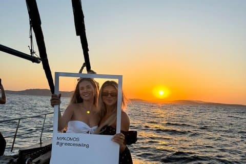 South Coast Premium Sail Cruise–Mittagessen, Getränke, Schwimmen & Sonnenuntergang