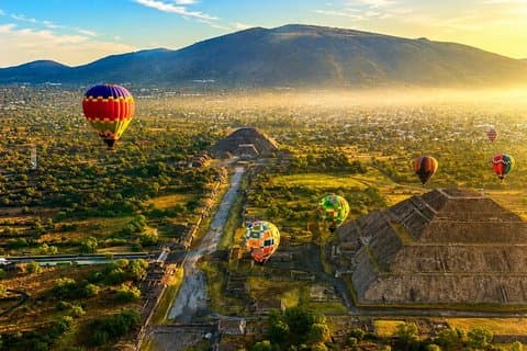Balloon Teotihuacan Flight | CDMX Transportation and Breakfast in Cueva