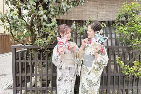 Kyoto: Family-Friendly Kimono & Yukata Experience at WARGO