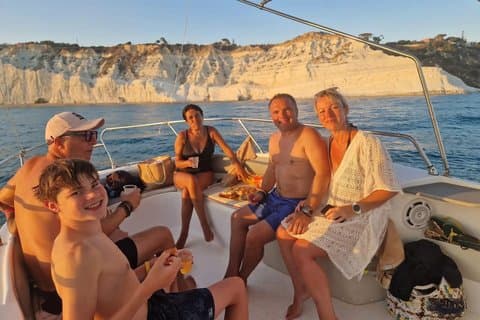 Escursione in barca di gruppo alla Scala dei Turchi da Agrigento