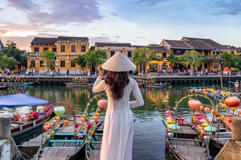 Hoi An Ancient Town Tour with Lantern Release, Basket Boat Ride,