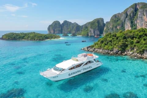 Phi Phi and Bamboo Island by Sawanu Speed Catamaran
