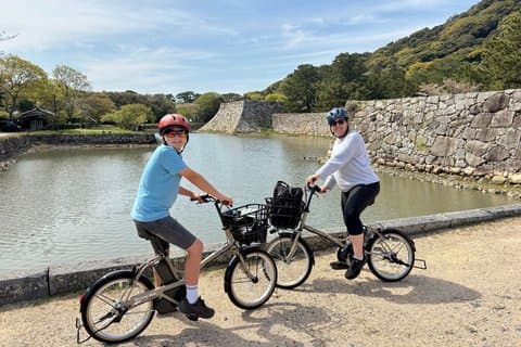 Hagi Samurai Town Cycling Tour with Local Guide (3.5 hours)