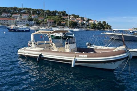 Esperienza di noleggio di barche private sull'isola di Hvar